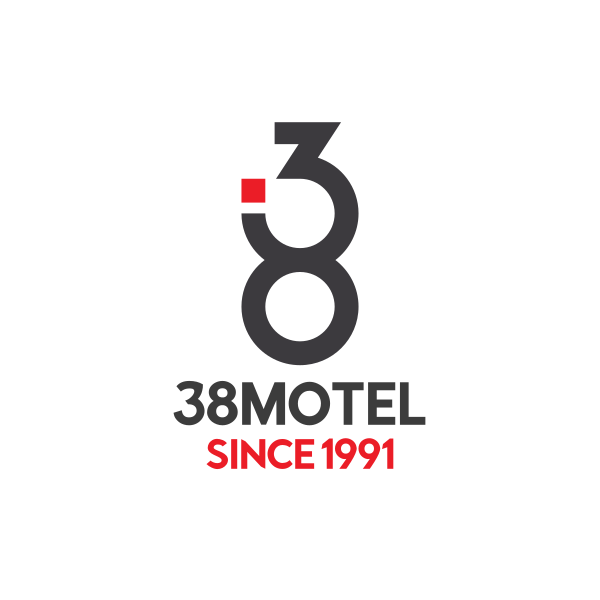極簡主義數字83 logo.png