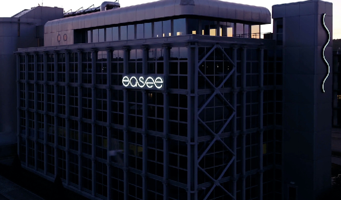 電力公司辦公大樓的發光logo.jpg