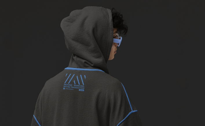 logo展示在衛衣服裝.png