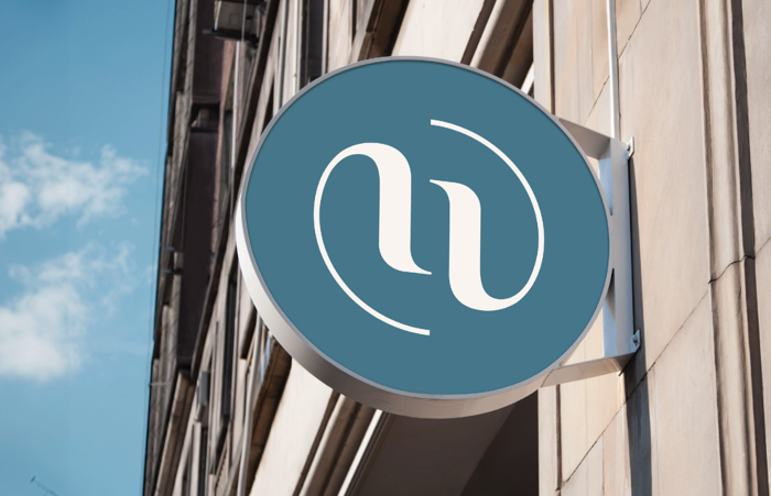 云端美學與精準科技的交融：Nuage高端美容院logo與VI設計解析.png